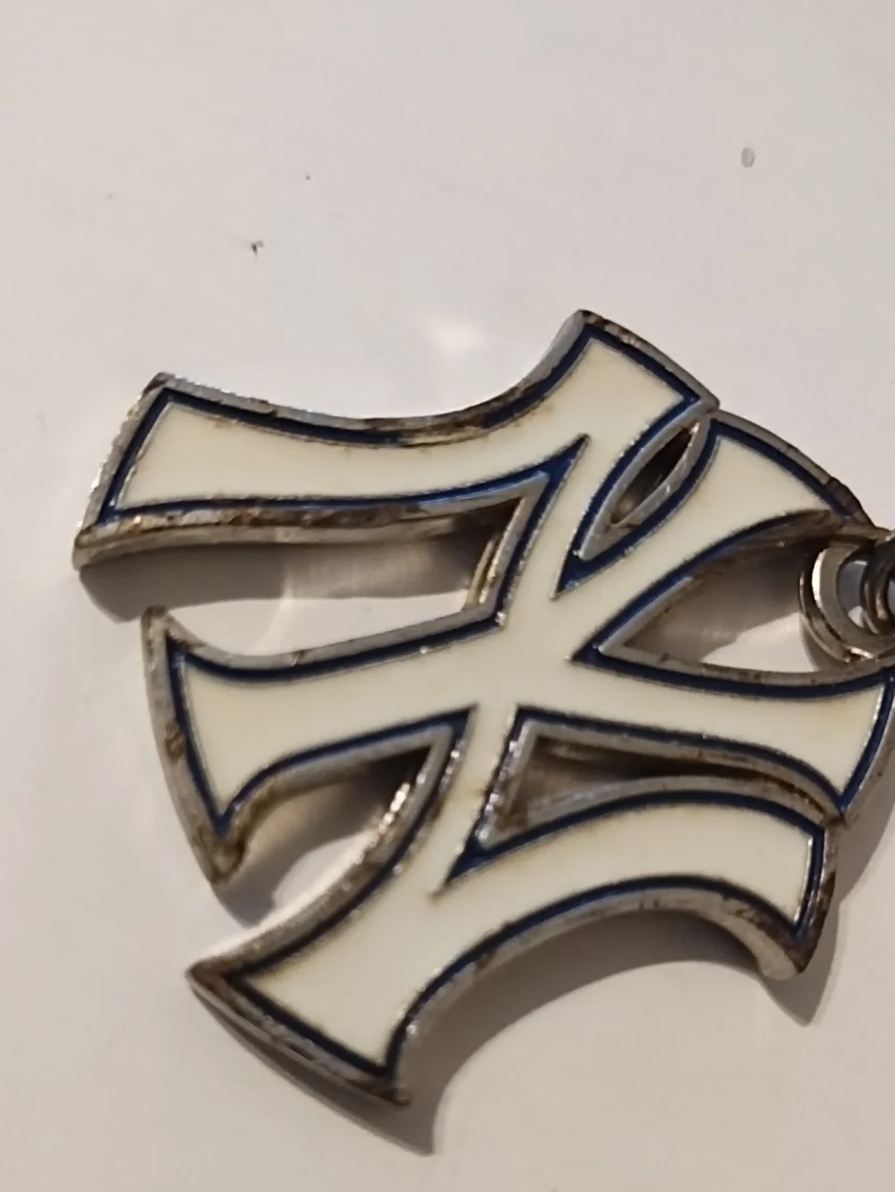 New York Yankees Enamel Logo Pendant - White & Navy
